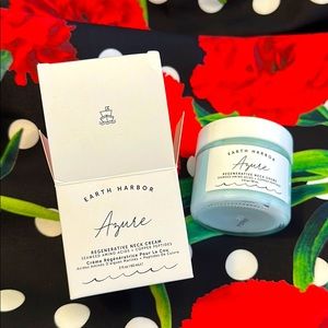 💕NIB Earth Harbor Azure Neck Cream💕